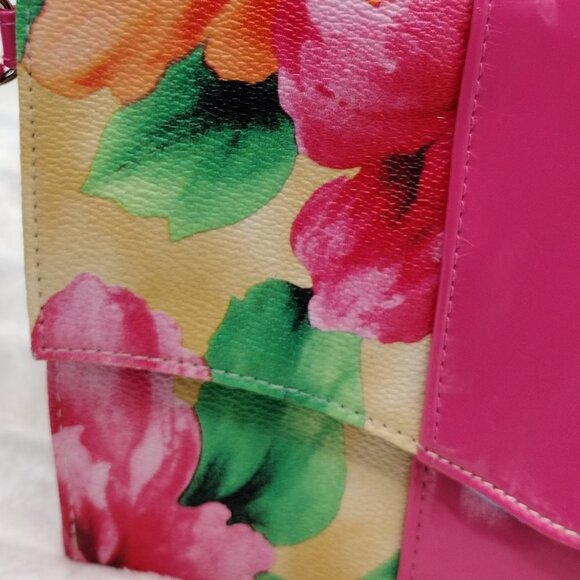 Charming Charlie Floral Wristlet Clutch – Pink Patent Accent – Bold Statement - Picture 8 of 12
